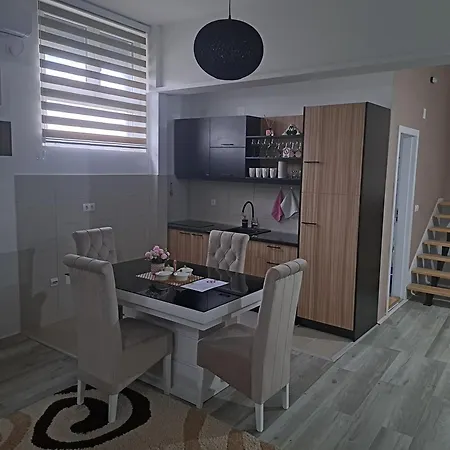 Zatvoreno Renoviranje Apartment